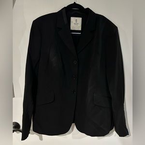 Hunter show coat. Brand new. Black. Ladies 14 / L